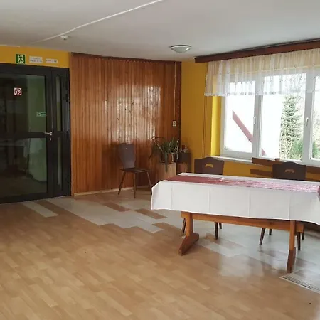 Lubuszanin 公寓式酒店 3*